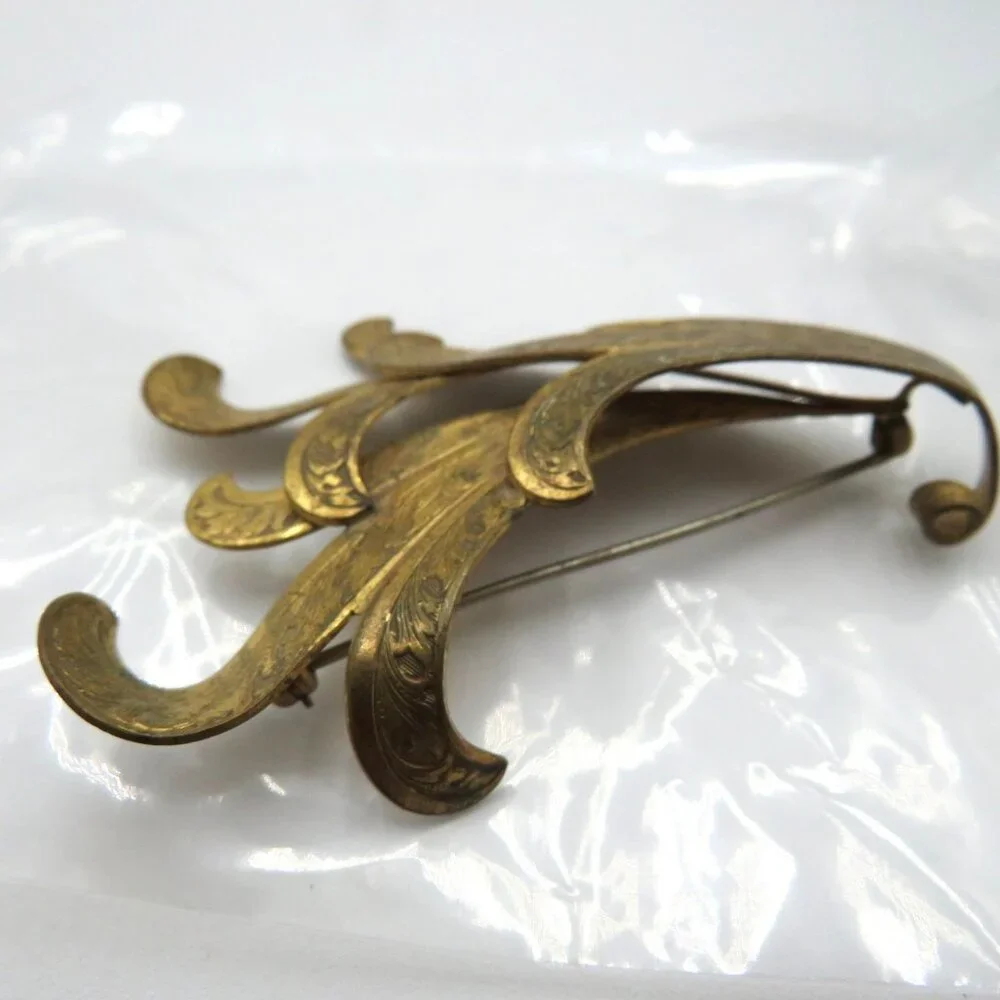 Vintage Gold Tone Engraved Acanthus Scroll 3